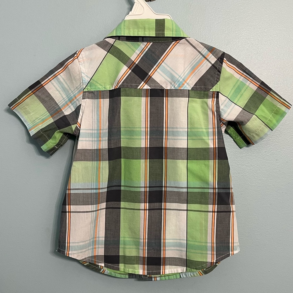 Boy’s 2T Green/Orange Plaid Shirt and Khaki Shorts Outfit - Picture 3 of 13